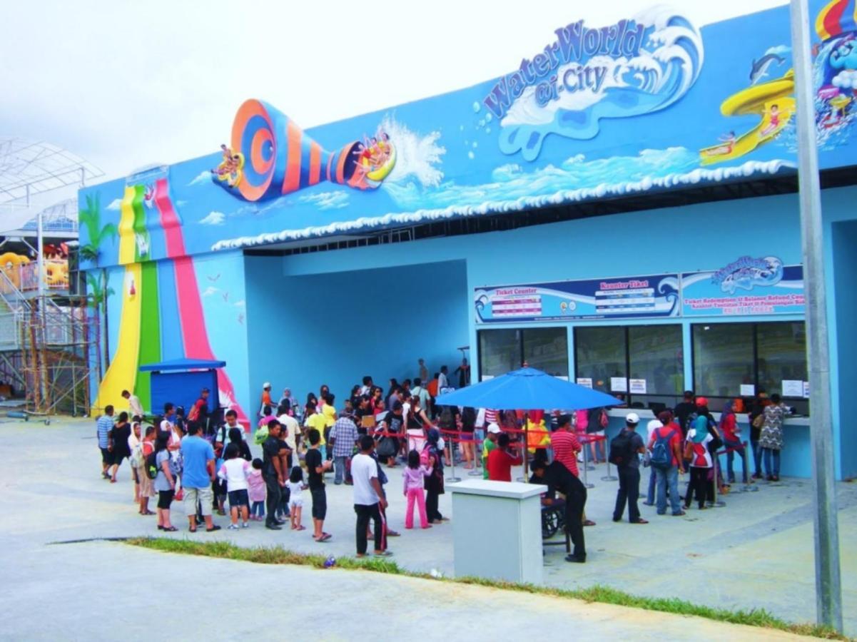 Sinar Rasa Homestay At I-Soho, I-City Shah Alam Exterior photo Splash Island Waterpark
